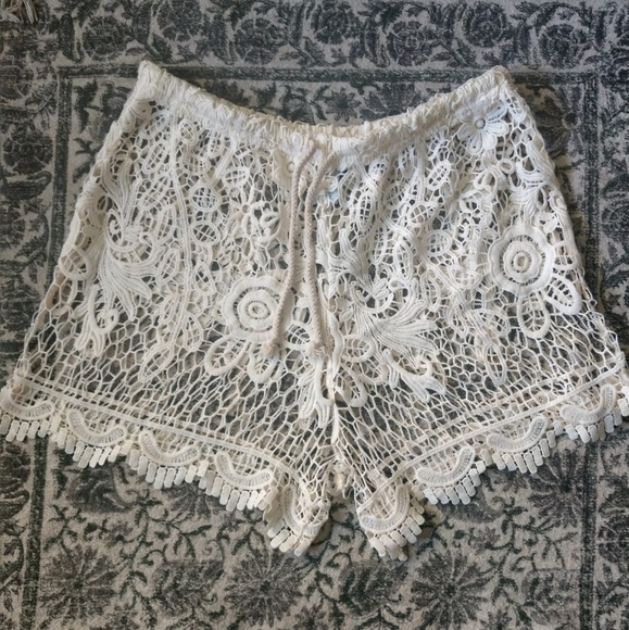 Eshe Pants - Off-White Lacey Shorts Eshe Pants - Off-White Lacey Shorts